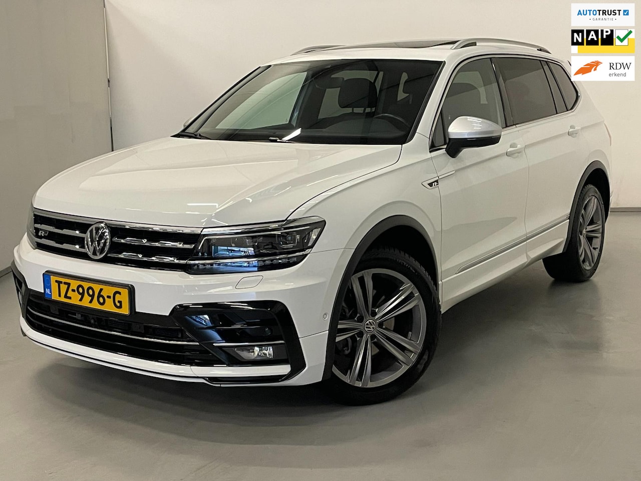 Volkswagen Tiguan Allspace - 1.4 TSI / R-line / 7-pers / Pano / BTW / Memory - AutoWereld.nl