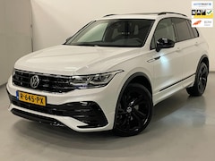 Volkswagen Tiguan - 2.0 TSI 4Motion / R-Line / Pano / CarPlay