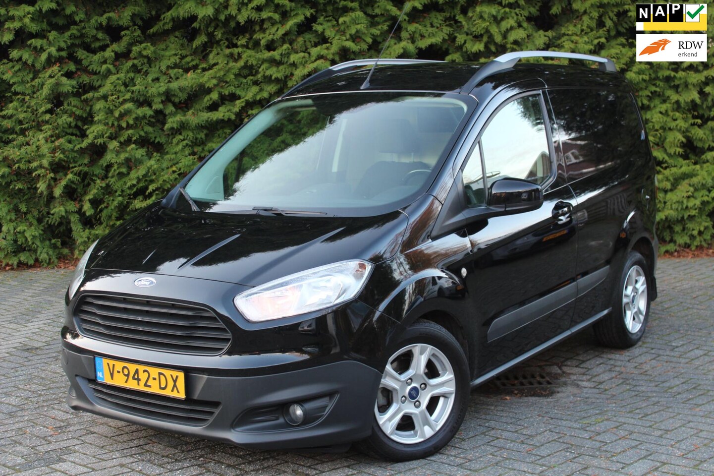 Ford Transit Courier - 1.5 TDCI Trend 95PK | Climate Control | Stoelverwarming | PDC | LMV | Cruise Control | NAV - AutoWereld.nl