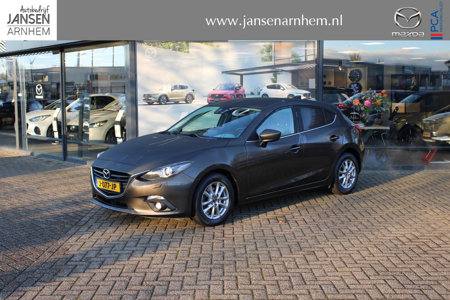 Mazda 3 - HB 2.0 TS+ , Automaat, Cruise, Clima, Navi, RVM, PDC, Stoelverwarming, All Season, LMV 16 - AutoWereld.nl