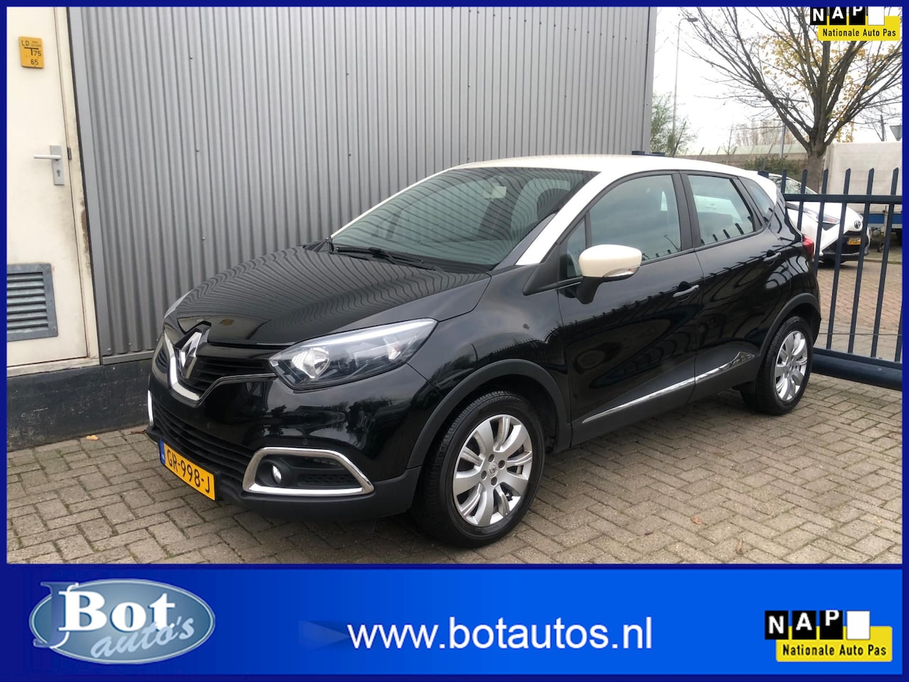 Renault Captur - 1.2 TCe Expression AUTOMAAT / NAVIGATIE / TREKHAAK / AIRCO - AutoWereld.nl