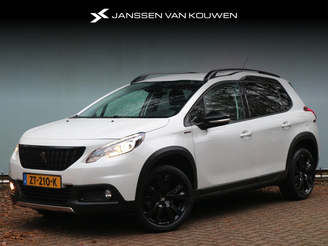 Peugeot 2008 - GT-Line 1.2 110 pk Automaat / Camera / Navigatie / Climate control - AutoWereld.nl