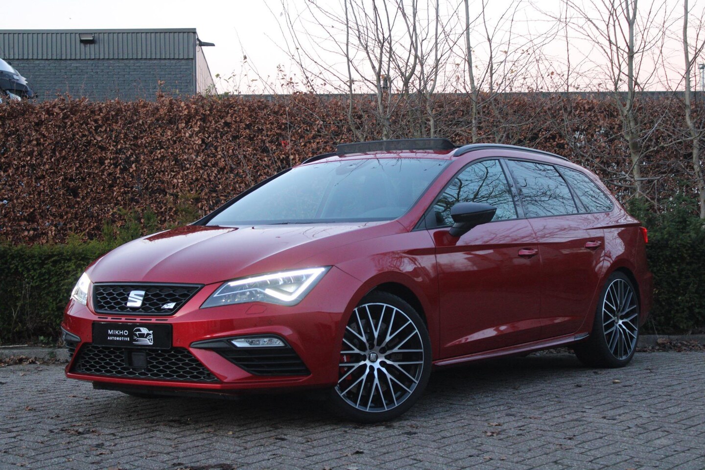 Seat Leon ST - 2.0 TSI CUPRA 300 4DRIVE | Schaalstoelen | Panoramadak | Performance pakket | Virtual dash - AutoWereld.nl