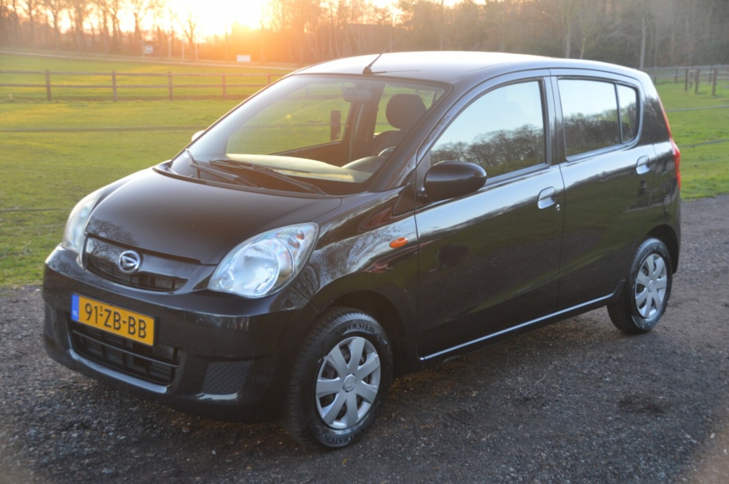 Daihatsu Cuore - 1.0 Trend Zwart APK November 2025 - AutoWereld.nl