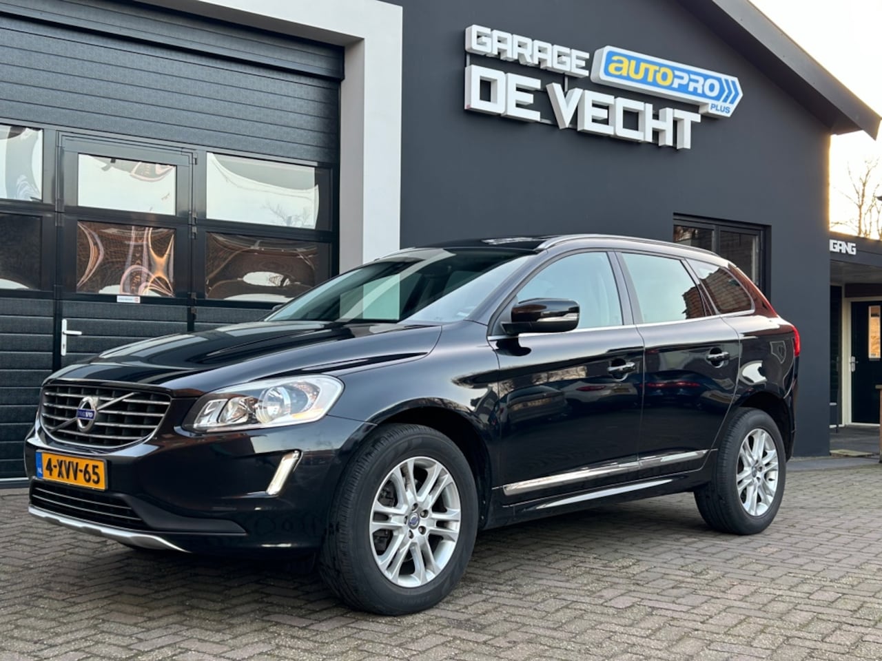 Volvo XC60 - 2.0 T5 FWD Ocean Race 2.0 T5 FWD Ocean Race - AutoWereld.nl