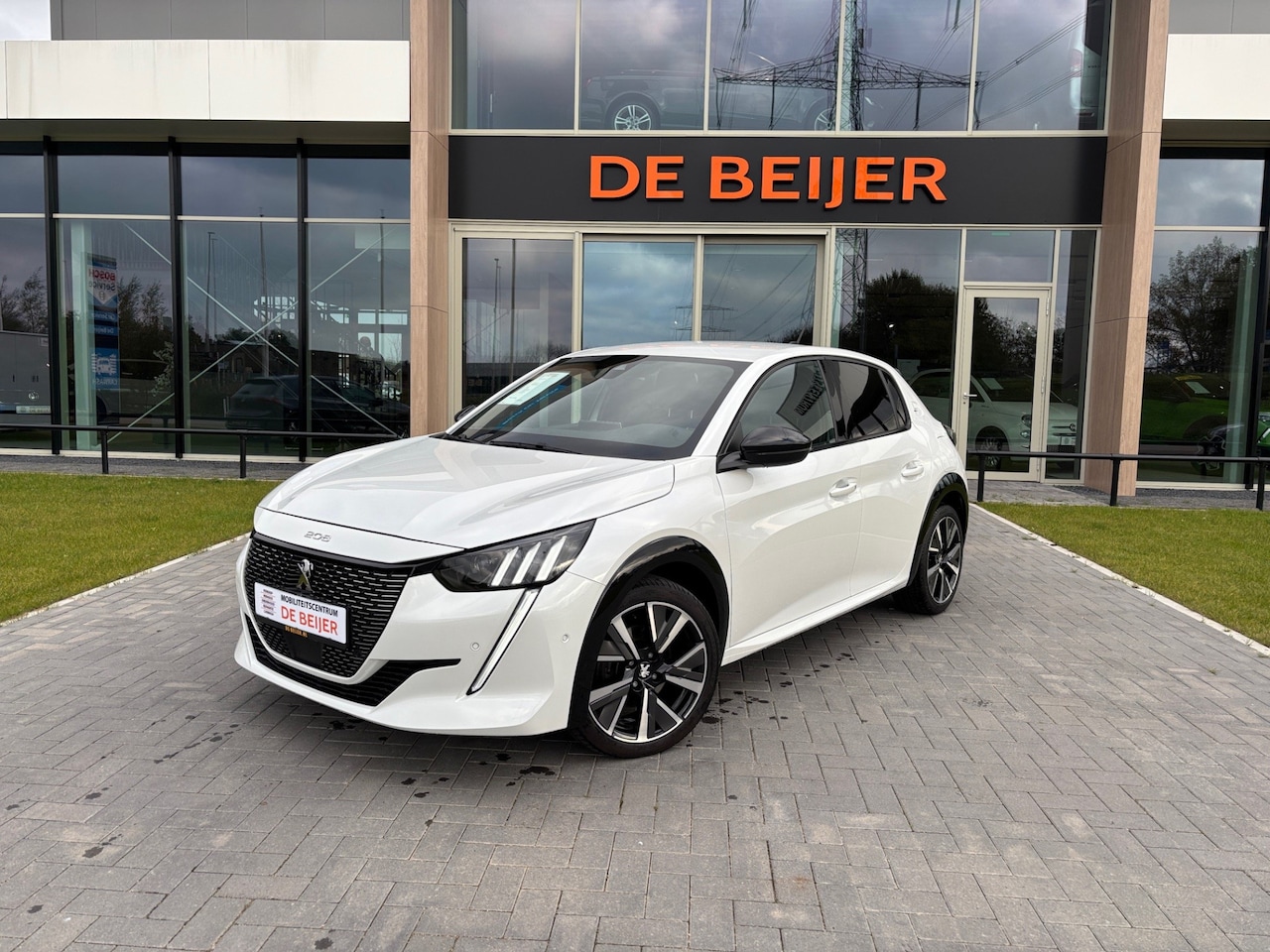 Peugeot 208 - 1.2 GT 100pk Navi I Camera I Full Led - AutoWereld.nl