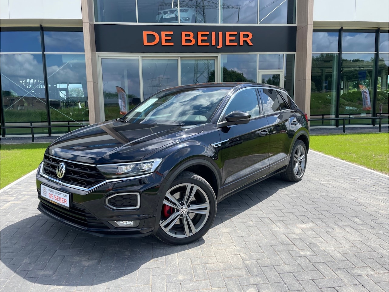 Volkswagen T-Roc - 1.5 TSI 150pk DSG R-line I Navi I Trekhaak I LED - AutoWereld.nl