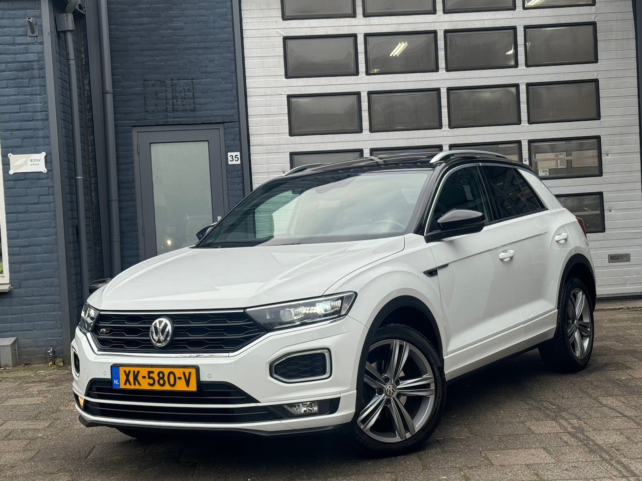 Volkswagen T-Roc - 1.5 TSI Sport | Clima | Pano | Virtual | R-Line | N.A.P - AutoWereld.nl