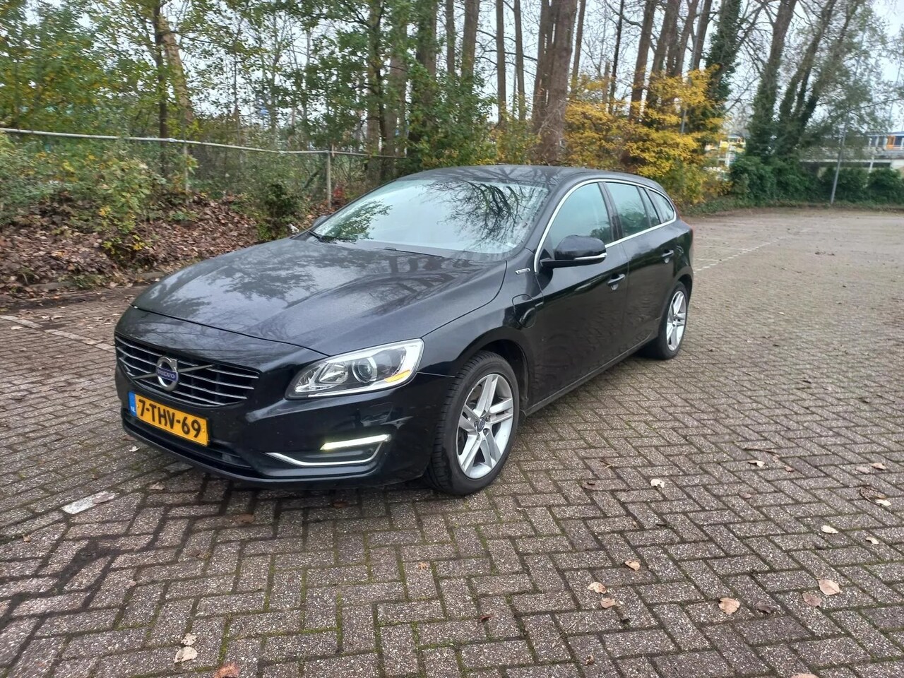 Volvo V60 - PLUG IN HYBRID 2.4 D6 AWD Summum Leder - AutoWereld.nl