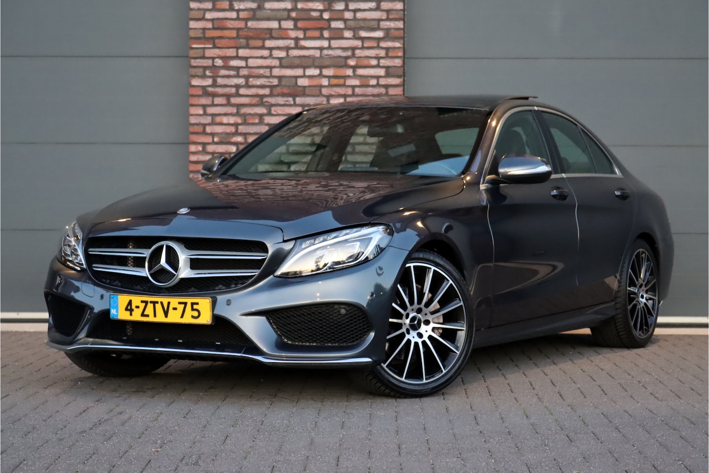 Mercedes-Benz C-klasse - 180 Ambition Aut7 | Panoramadak | Leder | Cruise Control | Intelligent Light System | Zitc - AutoWereld.nl