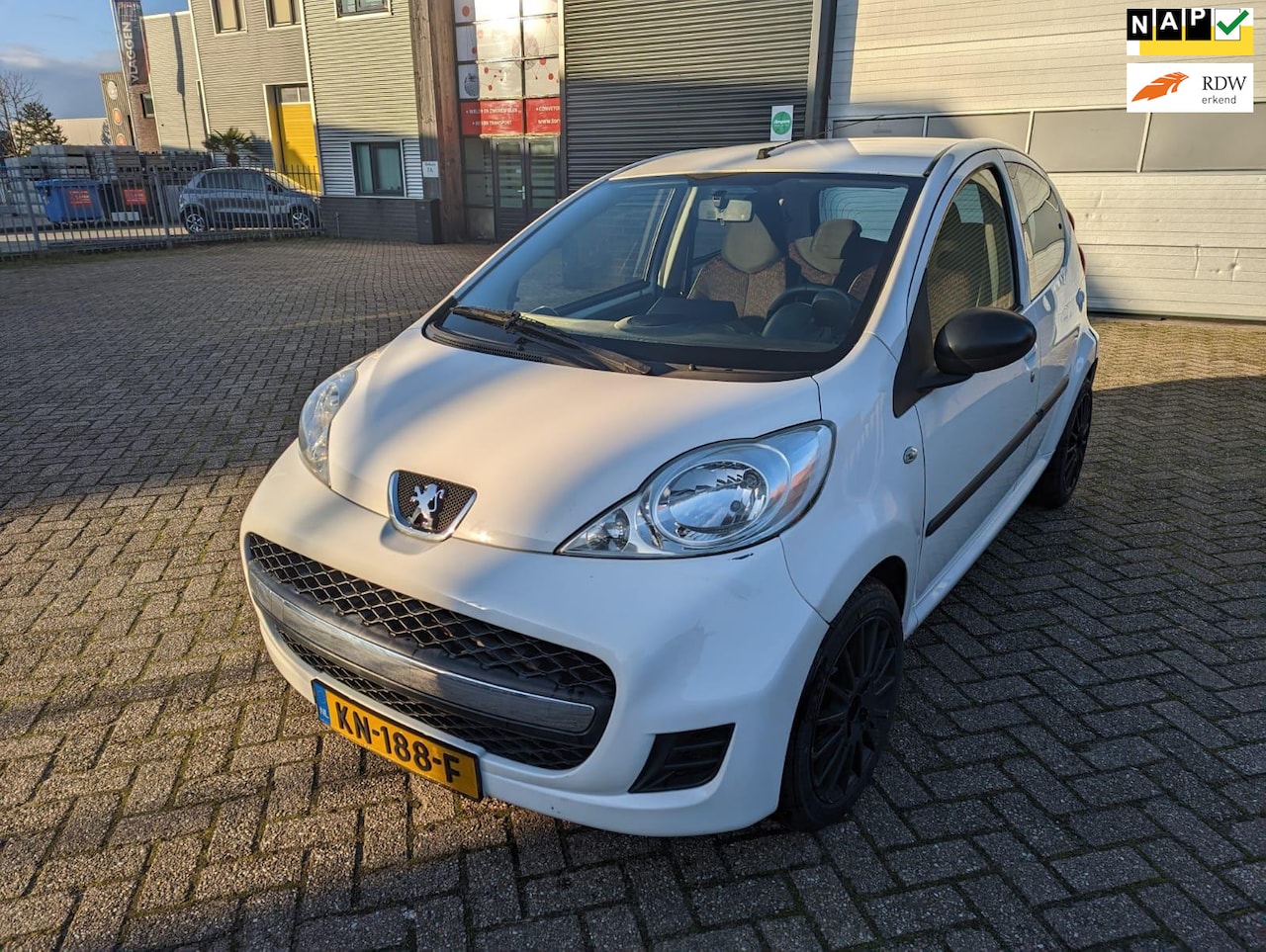 Peugeot 107 - Urban Move NIEUWE BANDEN/REMMEN/APK/AIRCO - AutoWereld.nl