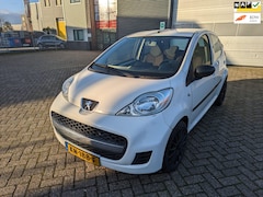 Peugeot 107 - CARPLAY/NIEUWE BANDEN/REMMEN/APK/AIRCO