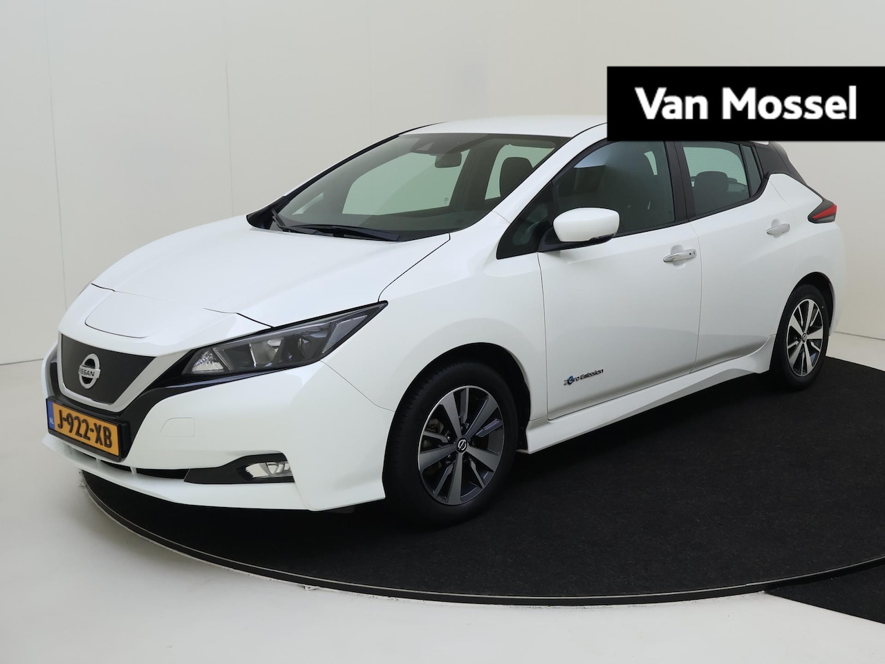 Nissan LEAF - Acenta 40 kWh | Navigatie | Adaptieve cruise control | Parkeercamera - AutoWereld.nl