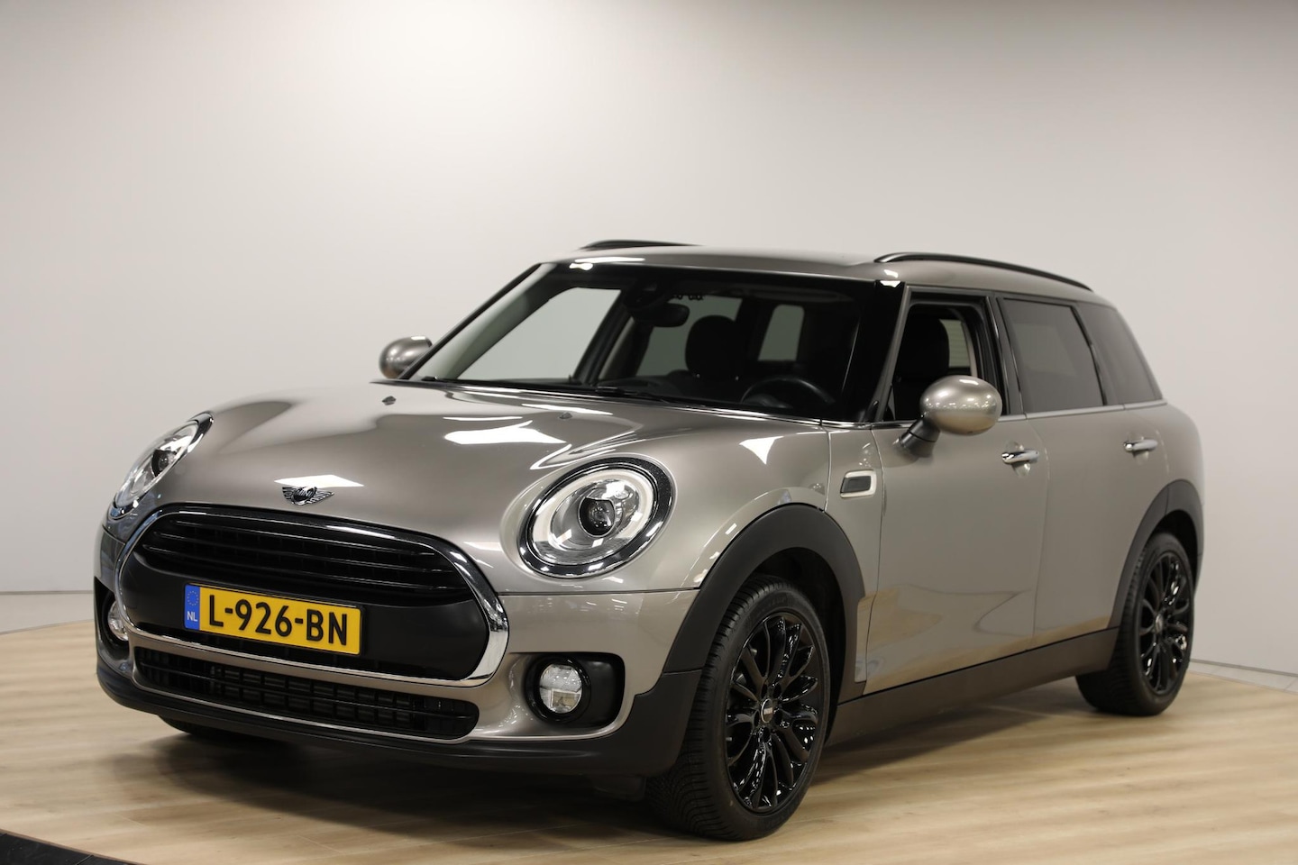 MINI Clubman - 1.5 Chili / Automaat / leer / Navi - AutoWereld.nl