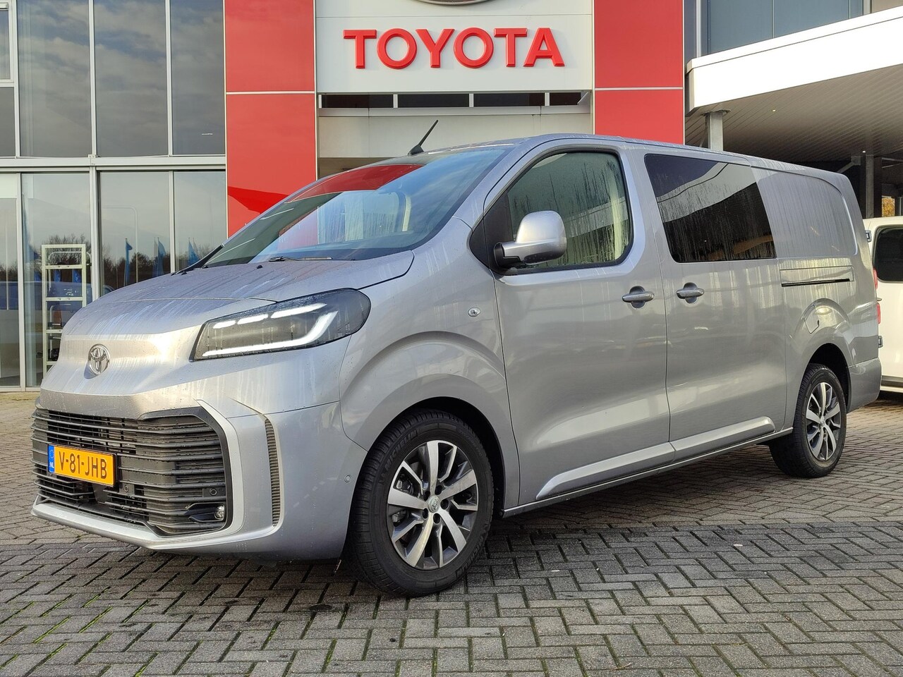 Toyota ProAce Worker - 2.0 D-4D Professional 180PK AUTOMAAT KEYLESS CAMERA BLUETOOTH STOEL/STUURVERW NAVI 2X SCHU - AutoWereld.nl