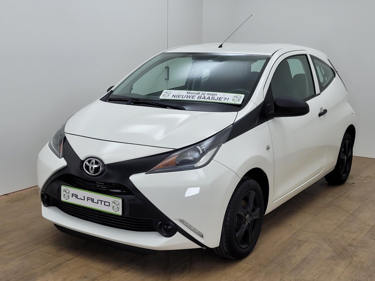 Toyota Aygo - Occasion met sportvelgen en aux radio | Tweedehands Toyota Aygo in wit nu bij ALJauto | Bo - AutoWereld.nl