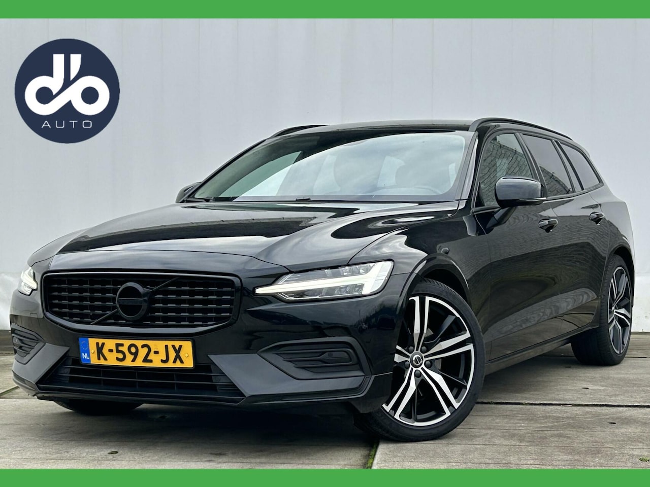 Volvo V60 - 2.0 B3 Momentum ORG. NL + DEALER O.H I 19" LMV I NAVI + CAMERA - AutoWereld.nl