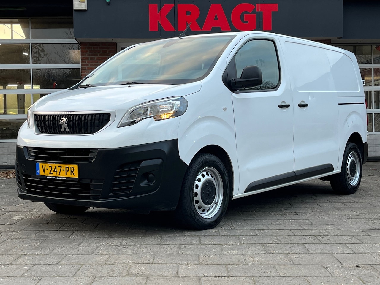 Peugeot Expert - 231S 2.0 BlueHDI 120 Premium 231S 2.0 BlueHDI 120 Premium, EURO 6, NAP, schuifdeur, trekhaak, Citroen Jumpy, Opel Vivar - AutoWereld.nl