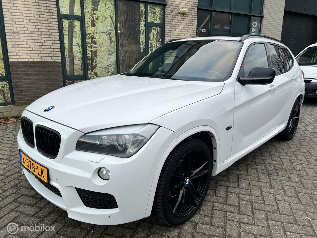 BMW X1 - sDrive18i|M-pakket|Automaat|Pano|19inch|Xenon| - AutoWereld.nl