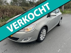 Opel Astra - 1.4 Turbo Cosmo 140 PK/ORIGINEEL NL/DEALER ONDERHOUDEN/NAP/HALF LEDER/MOOIE FRISSE AUTO/IN