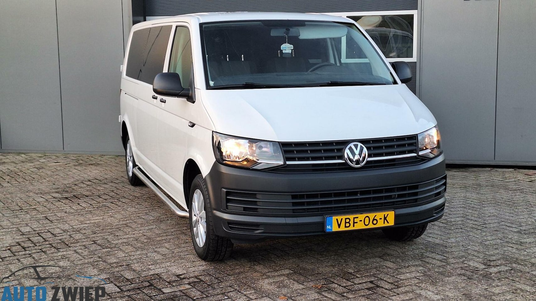 Volkswagen Transporter - 2.0 TDI L2H1 DC Business Comfortline 2.0 TDI L2H1 DC Business Comfortline - AutoWereld.nl