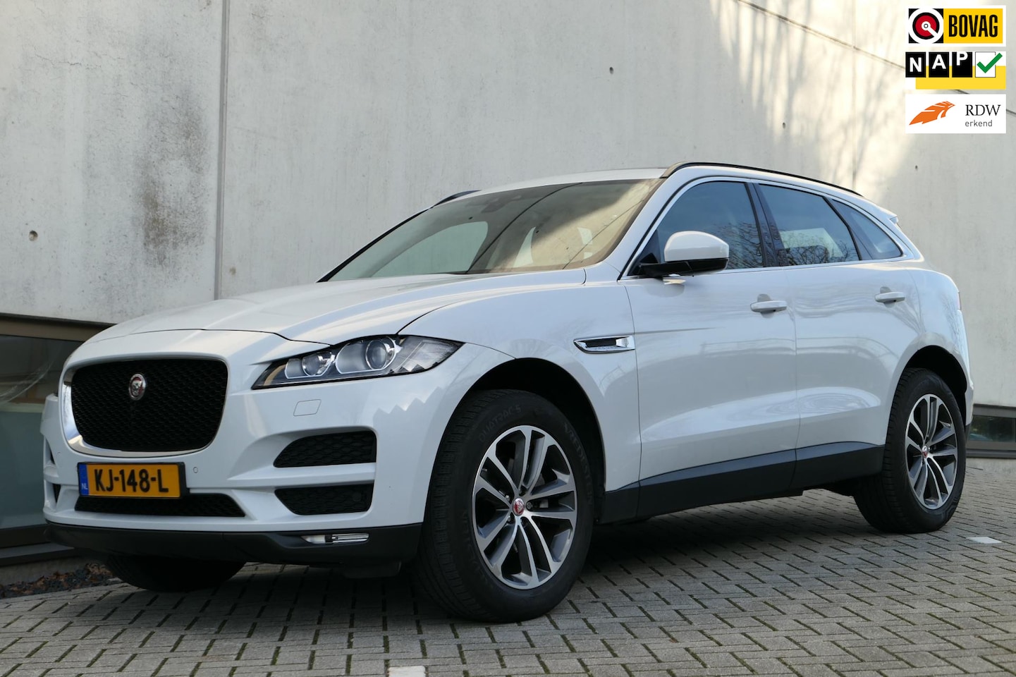 Jaguar F-Pace - 2.0 Portfolio AWD 20d Pano Leder Navi Cruise NAP - AutoWereld.nl