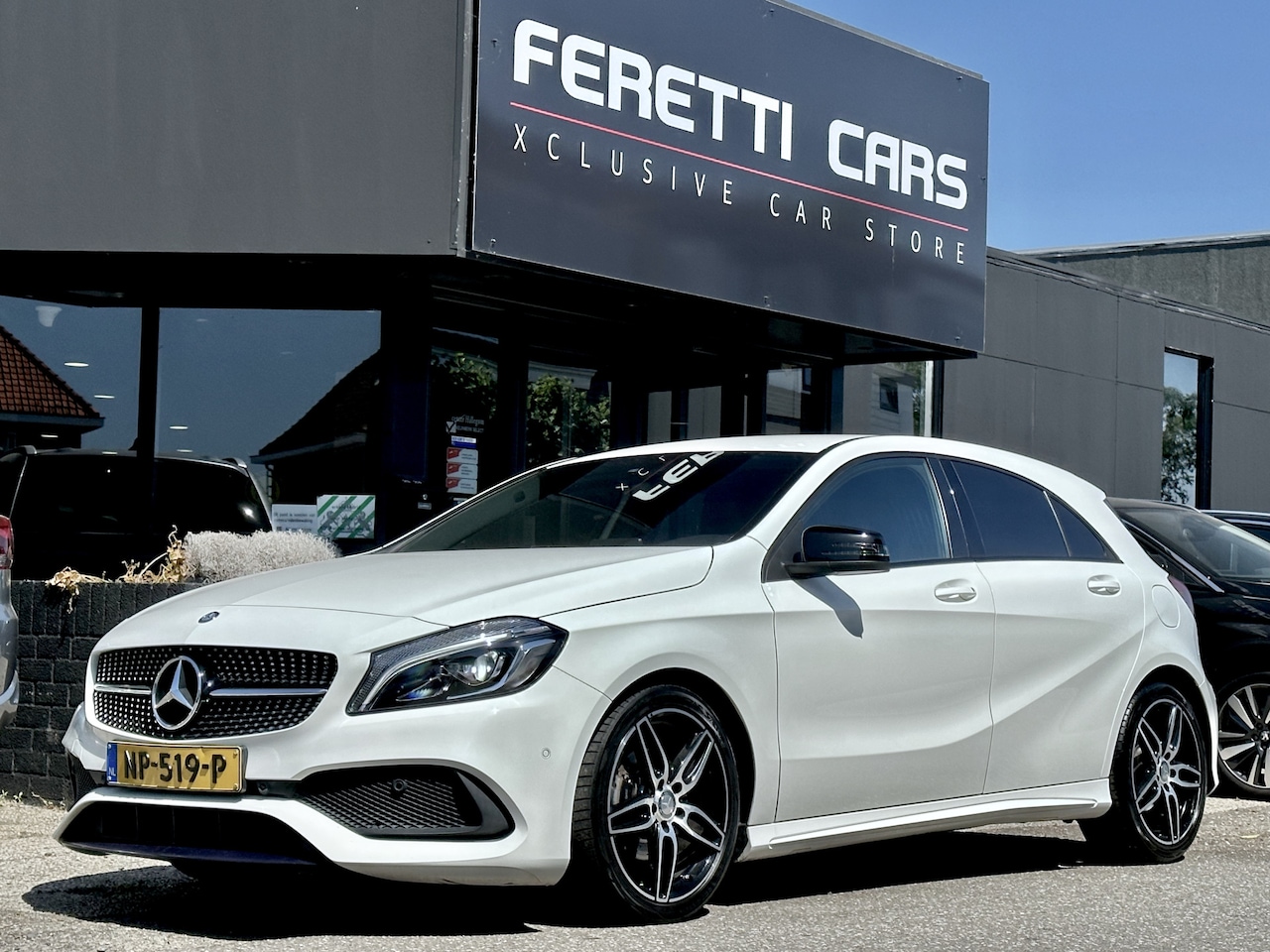 Mercedes-Benz A-klasse - 180 AMG-LINE LEDER NAVI AIRCO CAMERA 6VERSN LED LMV PDC - AutoWereld.nl