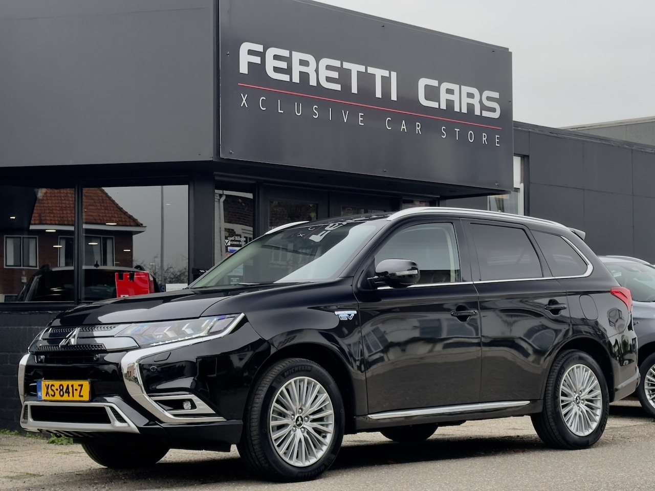 Mitsubishi Outlander - 2.4 PHEV AUTOM INTENSE LEDER CAMERA APPLE-CARPLAY LED LMV PDC - AutoWereld.nl