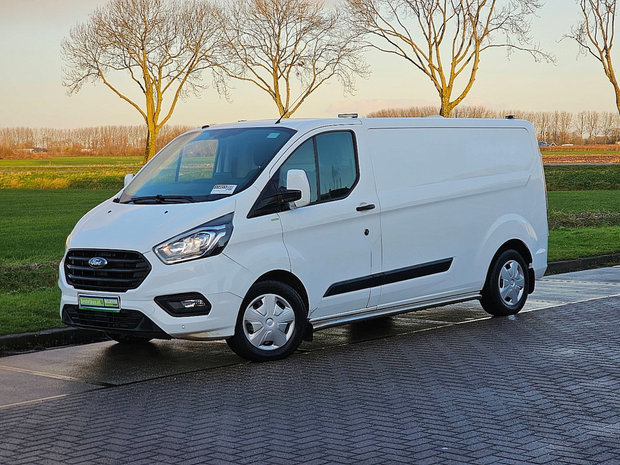 Ford Transit Custom - 320 2.0 TDCI L2H1 Trend Navi Wp-Inrichting Airco Trekhaak Sidebars 130Pk Euro6 Oh-Historie - AutoWereld.nl