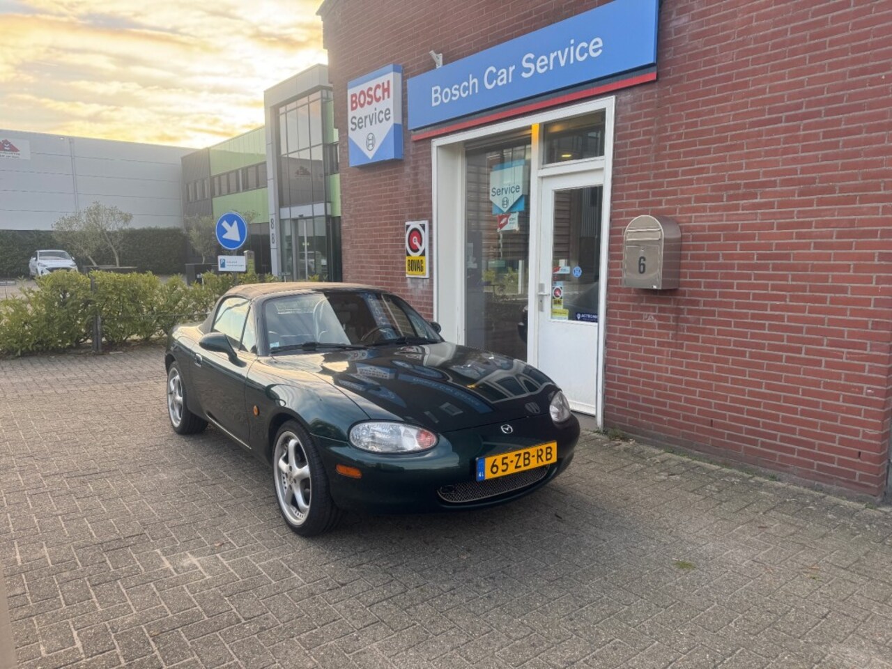 Mazda MX-5 - 1.8 16V 103 Cabriolet - AutoWereld.nl