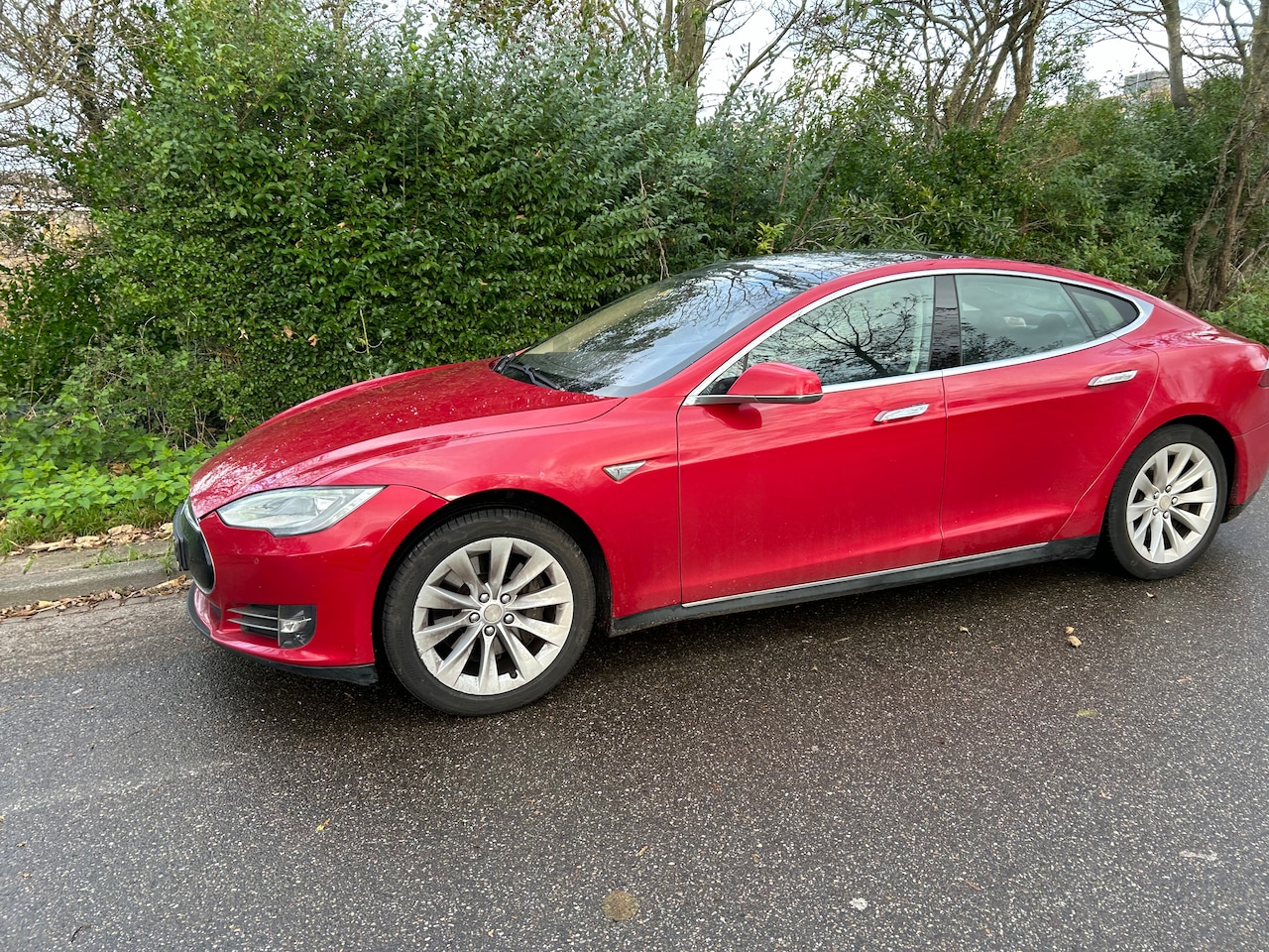 Tesla Model S - Base gratis laden en 4G - AutoWereld.nl