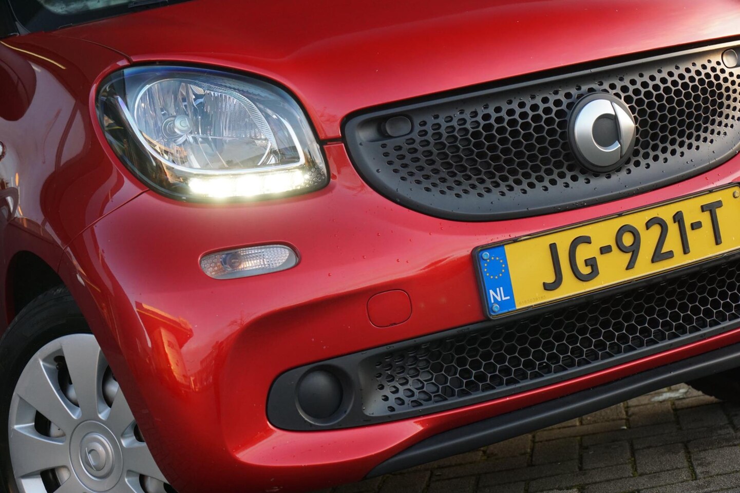 Smart Forfour - 1.0 For Sure - Cadmium Red/Black - AC/Cruise/Bleutooth - AutoWereld.nl