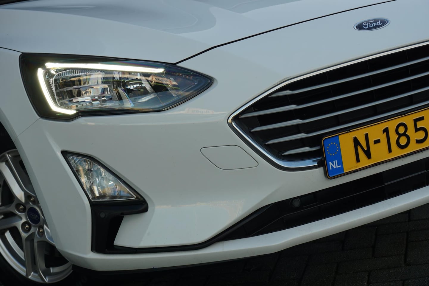 Ford Focus Wagon - 1.0 EcoBoost Hybrid Trend Edition Business - Frozen White - Carplay - AutoWereld.nl