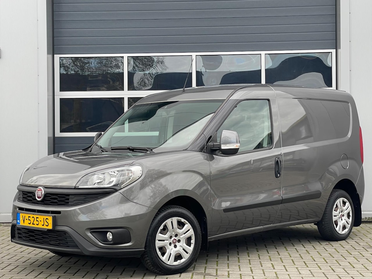 Fiat Doblò Cargo - 1.3 MJ L1H1 SX | 1ste eig. | Navi | PDC | Trekhaak | 3-zits | Bluetooth - AutoWereld.nl