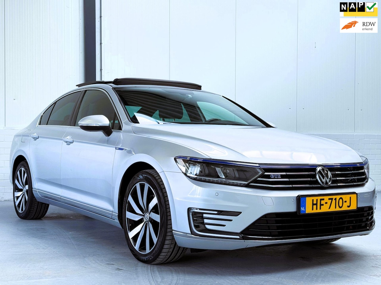 Volkswagen Passat - 1.4 TSI GTE Highline Pano|Leer|Camera - AutoWereld.nl