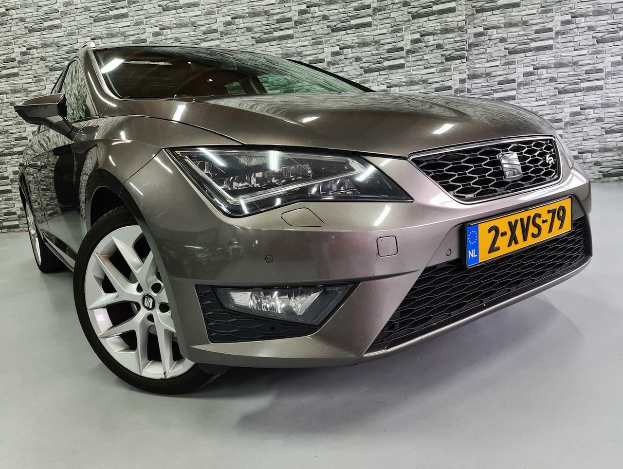 Seat Leon ST - 2.0 TDI FR Dynamic *Bluetooth*Panodak*Trekhaak! - AutoWereld.nl