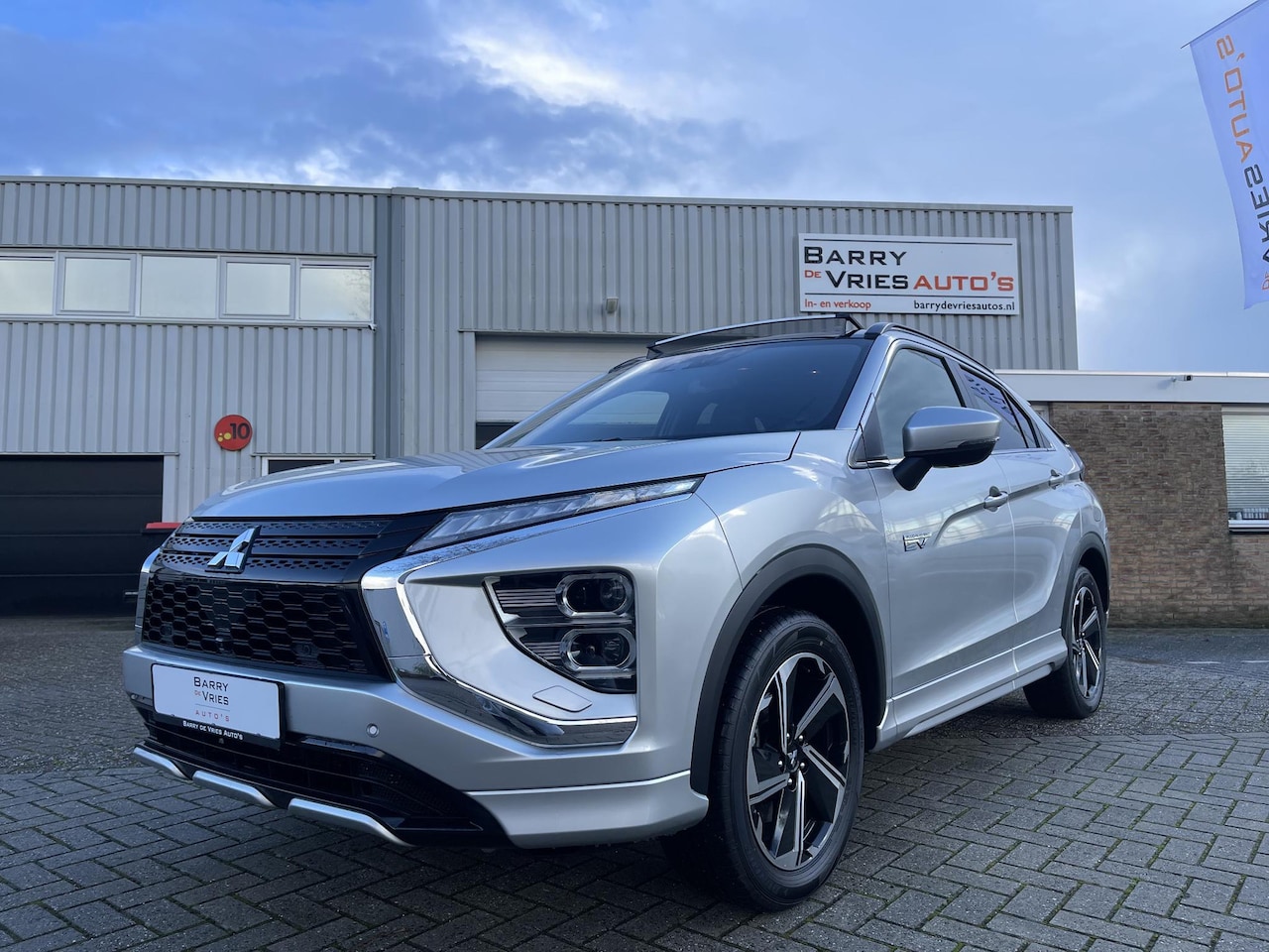 Mitsubishi Eclipse Cross - 2.4 PHEV Black Edition | Panoramadak | Adaptieve Cruisecontrol | Stuurwiel verwarming | He - AutoWereld.nl