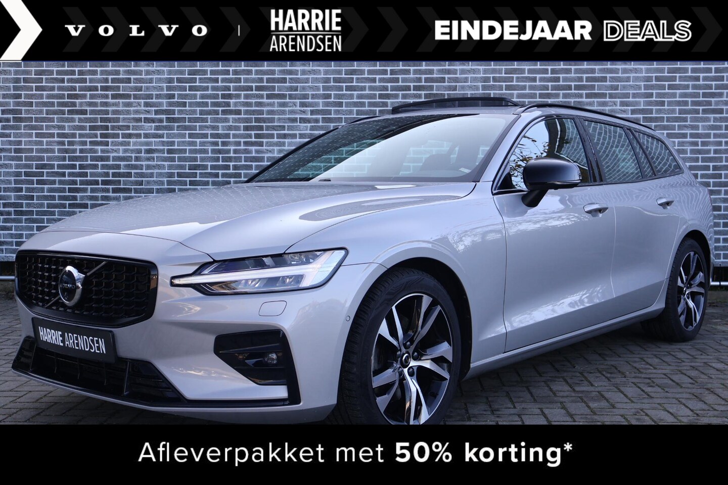 Volvo V60 - 2.0 B3 Plus Dark |schuif-/ kantel dak | 360 Graden Camera | Trekhaak | All Season banden | - AutoWereld.nl