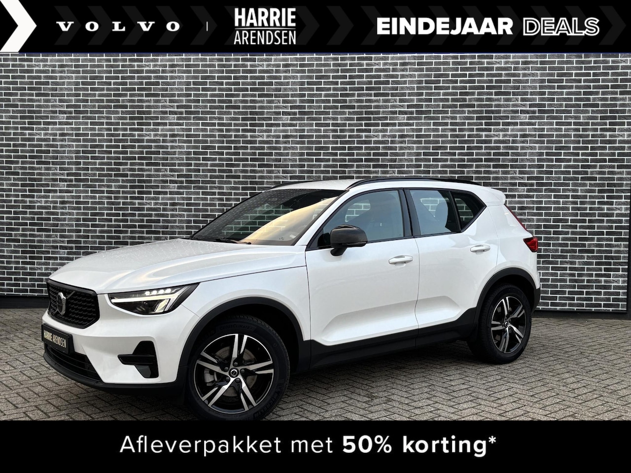 Volvo XC40 - 2.0 B4 Plus Dark | Adaptive cruise control | Trekhaak | Verwarmbare voorruit | Dode hoek d - AutoWereld.nl