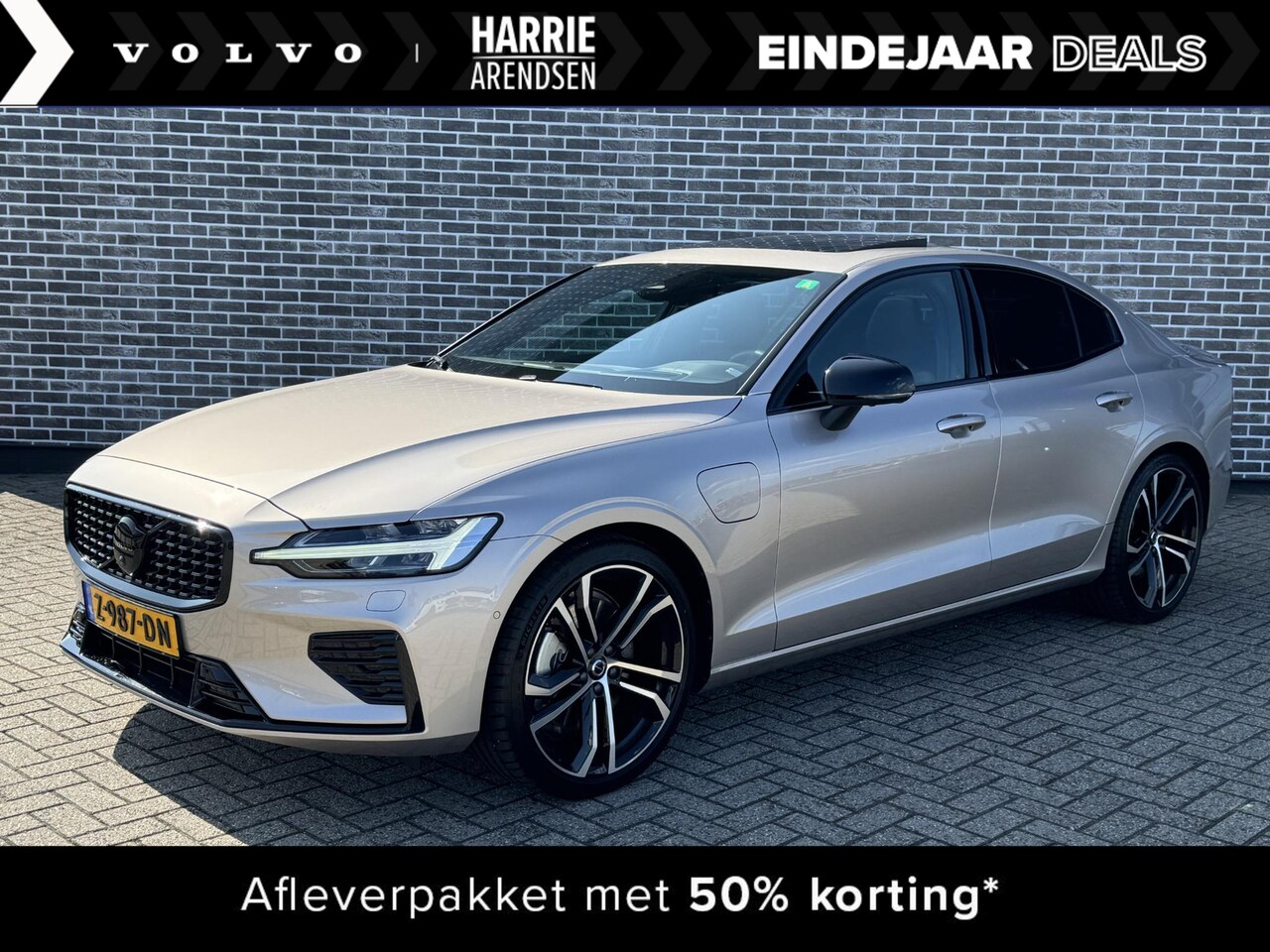 Volvo S60 - Recharge T6 AWD Ultimate Dark | Adaptieve Cruise Control | Schuifdak | 360 Camera | Elektr - AutoWereld.nl