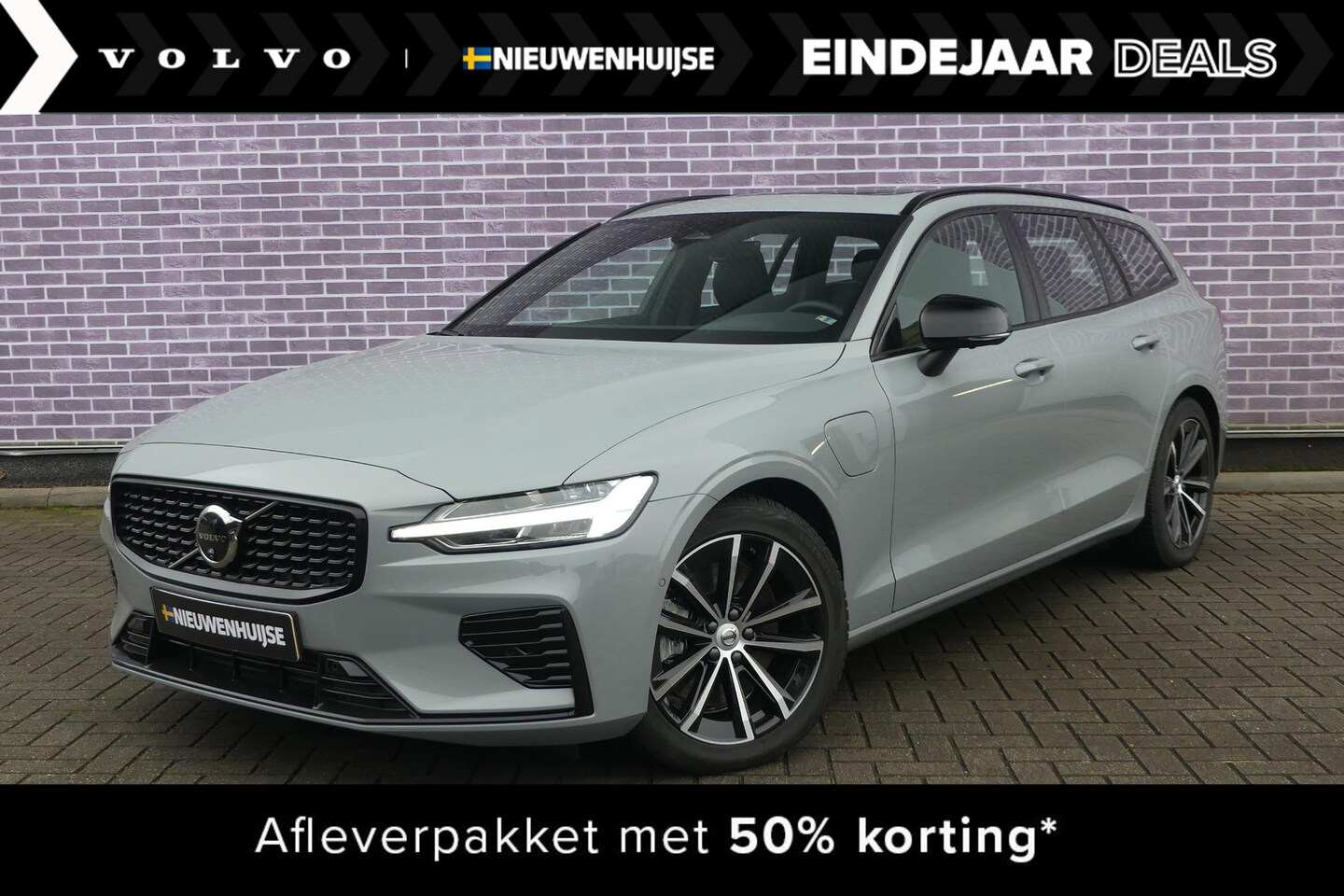 Volvo V60 - T6 Recharge AWD Plus Dark Long Range | Trekhaak | Harman Kardon audio | Google Maps | 360° - AutoWereld.nl