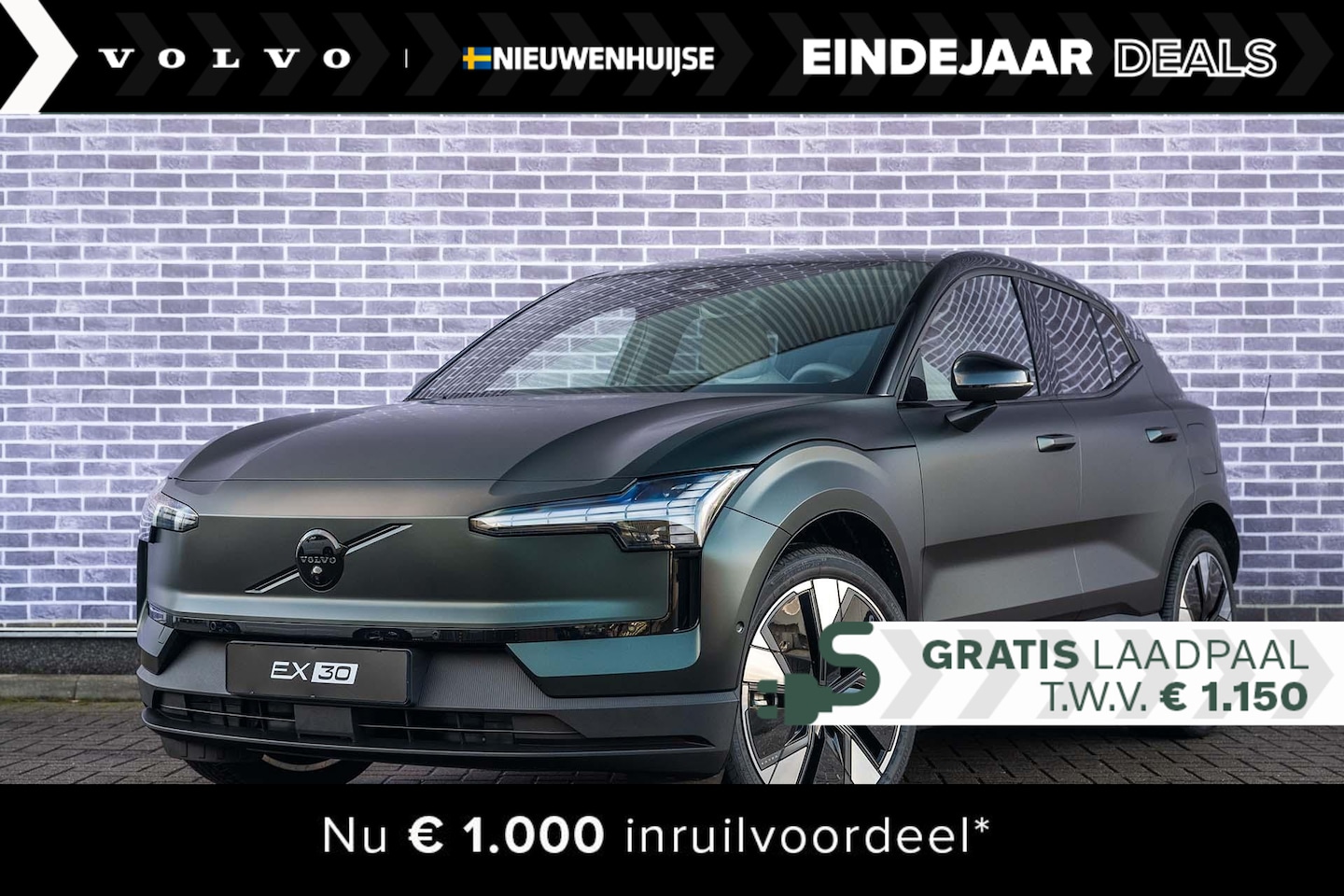 Volvo EX30 - Extended Range Ultra *€ 2.815,- voordeel + gratis wallbox + snel rijden* | Mat groene wrap - AutoWereld.nl