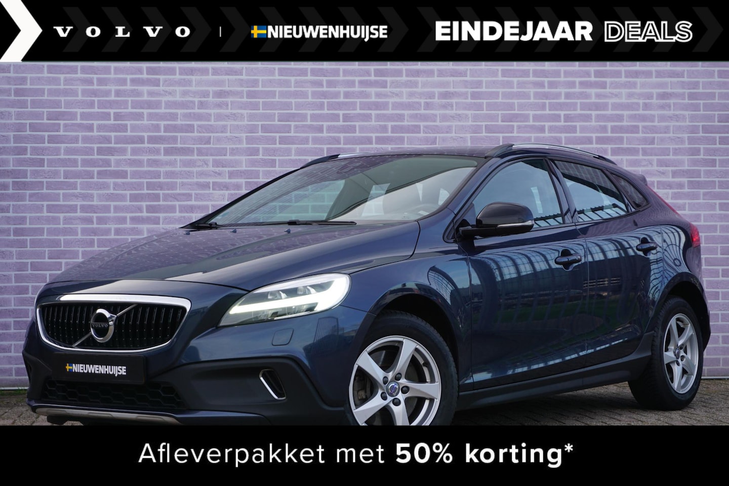 Volvo V40 Cross Country - 1.5 T3 Nordic+ | Trekhaak | Leder | Memory | Panorama dak | Stoelverwarming | Standkachel - AutoWereld.nl