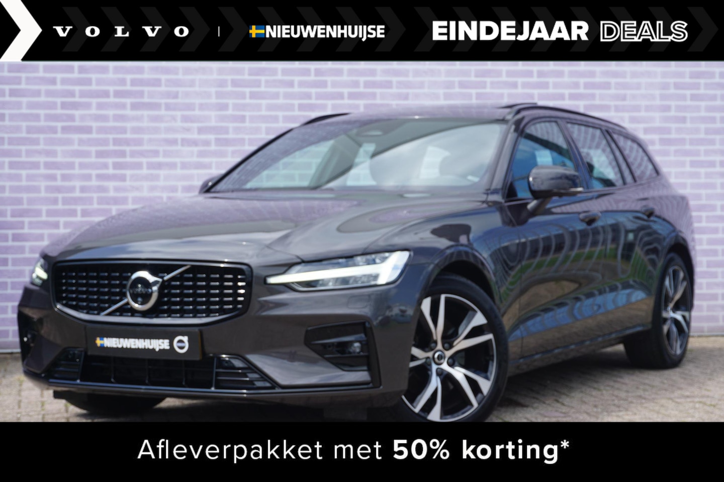 Volvo V60 - 2.0 B3 PLUS DARK | Trekhaak | Panorama-schuifdak | 360° camera | stoel + stuurverwarming | - AutoWereld.nl