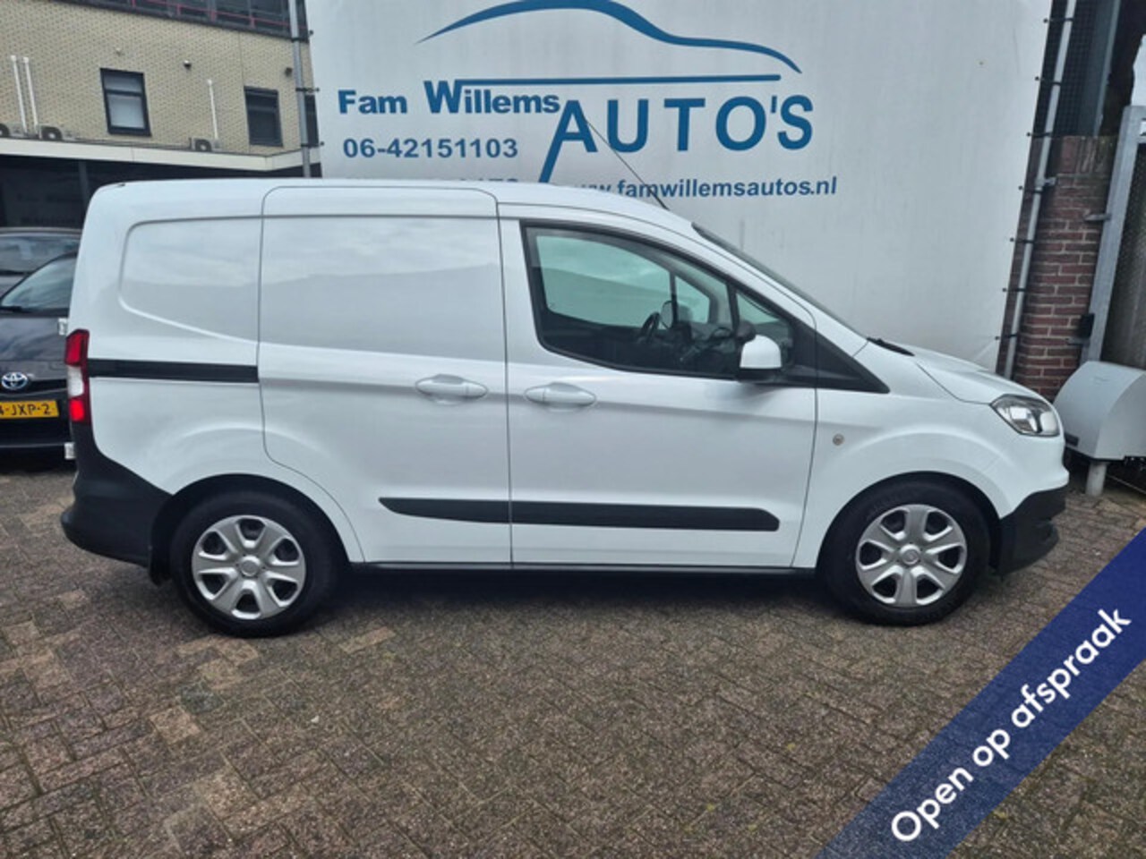 Ford Transit Courier - 1.5 TDCI Trend Schuifdeur Airco Navi - AutoWereld.nl