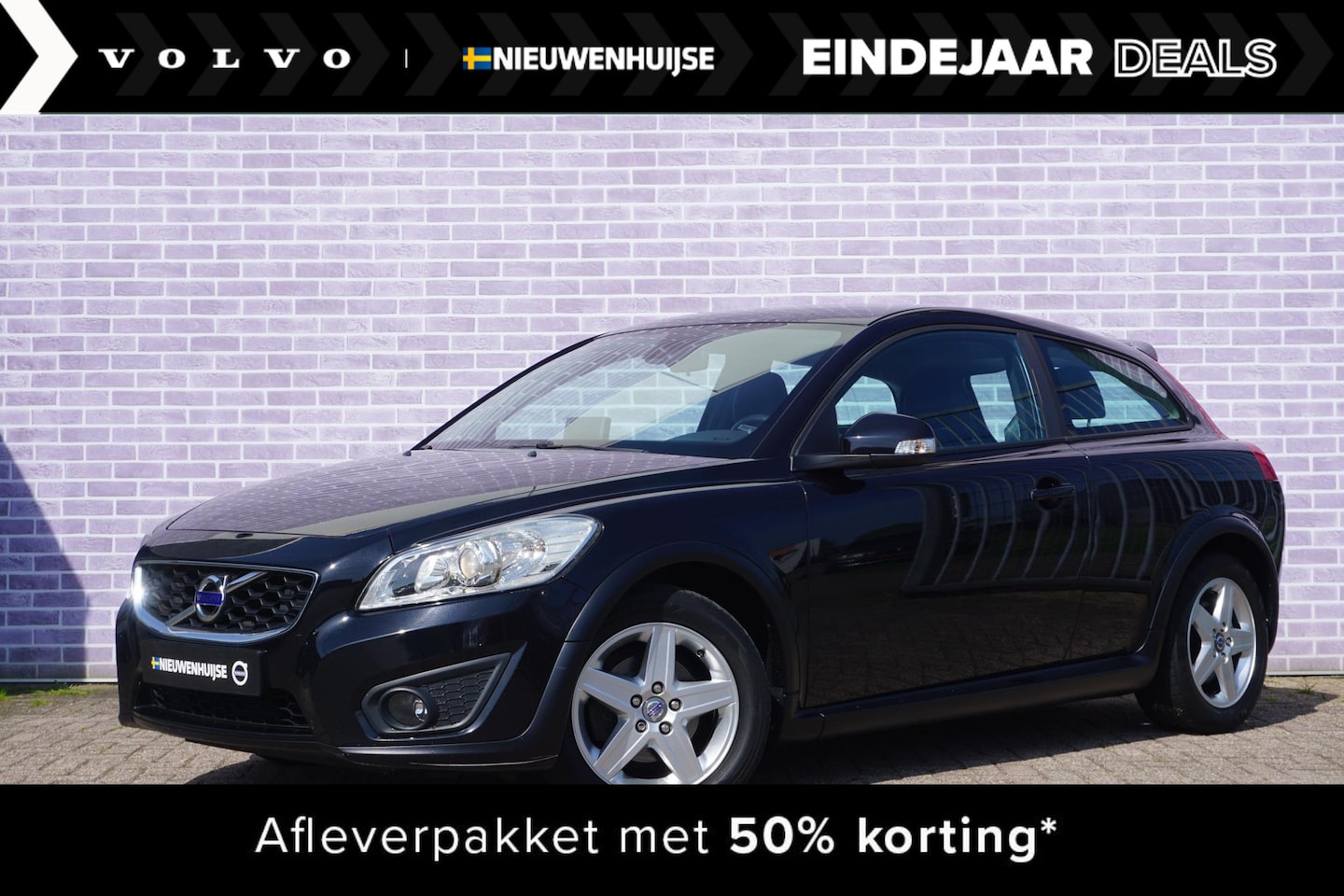 Volvo C30 - 2.0 Momentum | Leder | High Performance audio | Navigatie | Bluetooth | parkeer sensoren | - AutoWereld.nl