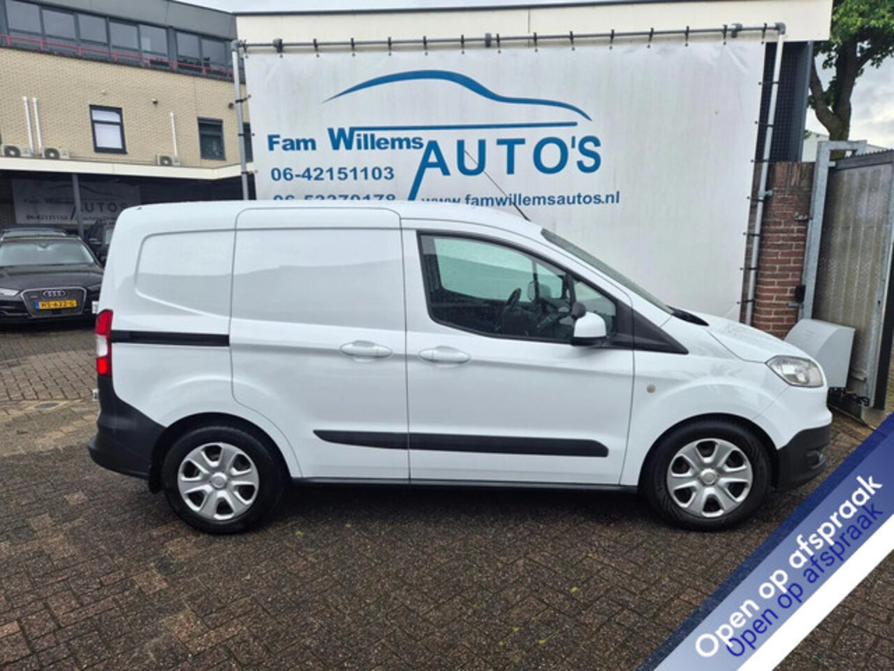 Ford Transit Courier - 1.5 TDCI Trend Airco Navi trekhaak - AutoWereld.nl