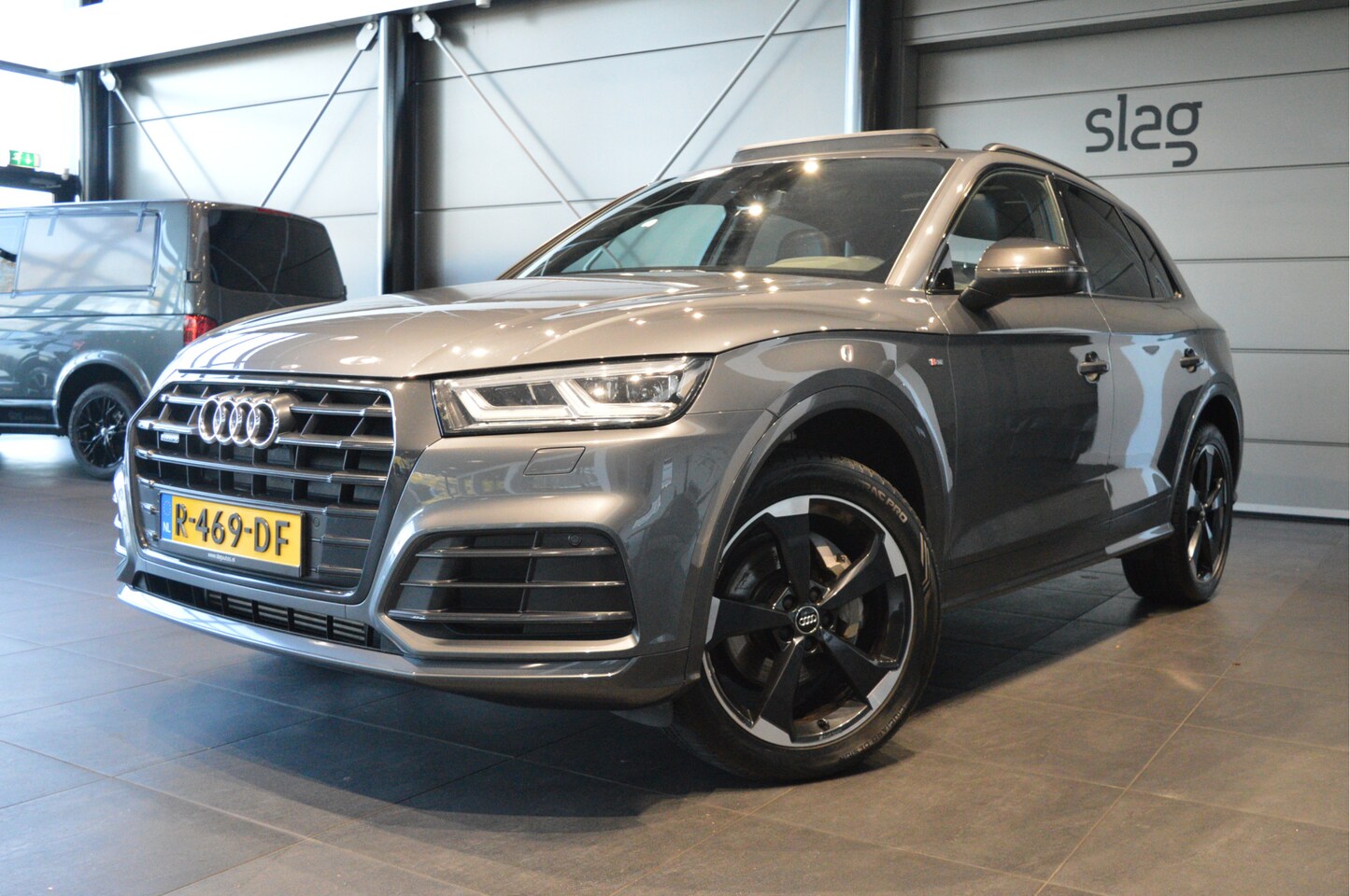 Audi Q5 - 2.0 TFSI quattro S-LINE Black Style pano camera 20 inch !! - AutoWereld.nl