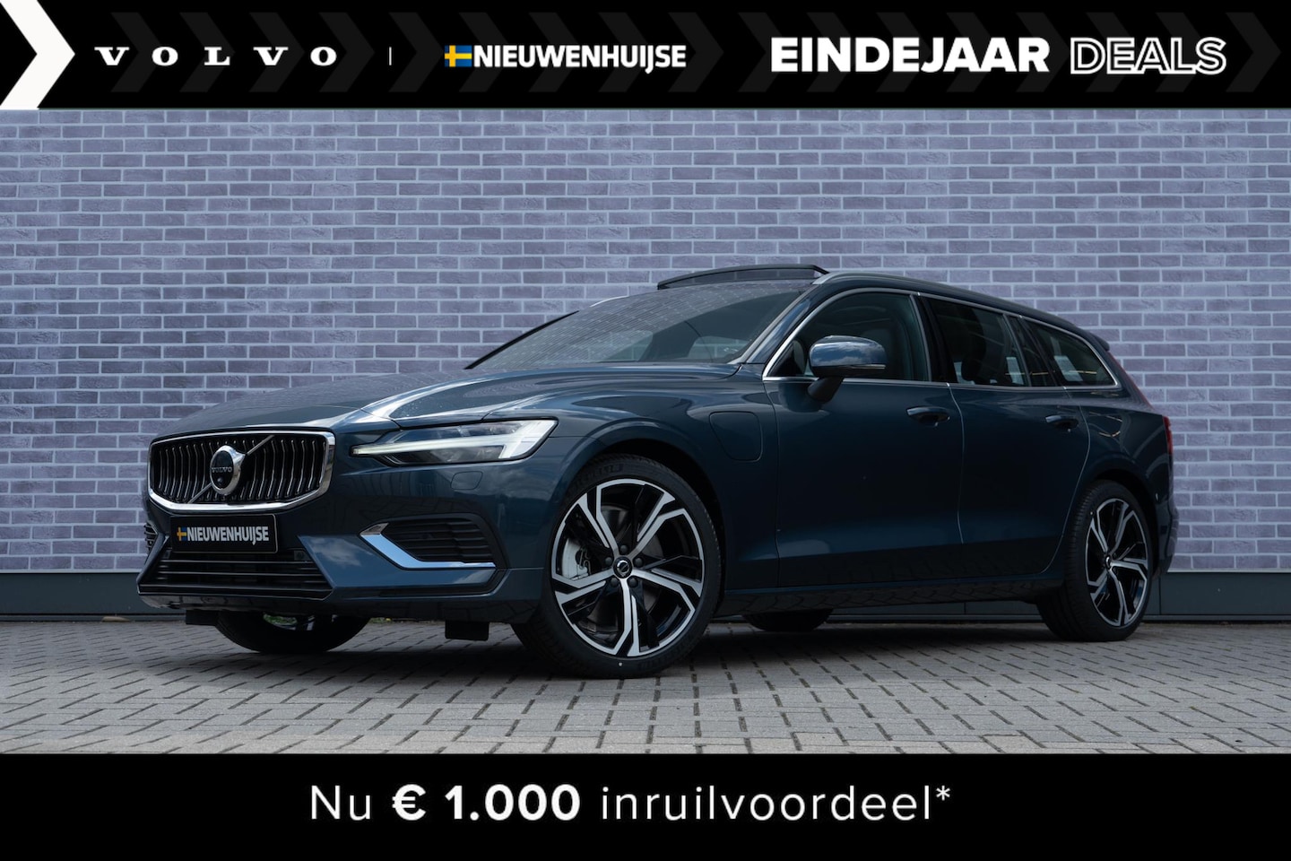 Volvo V60 - T6 Recharge AWD Ultra Bright | Longe Range | Google | Massage | 360 Camera | Alarm | Schui - AutoWereld.nl