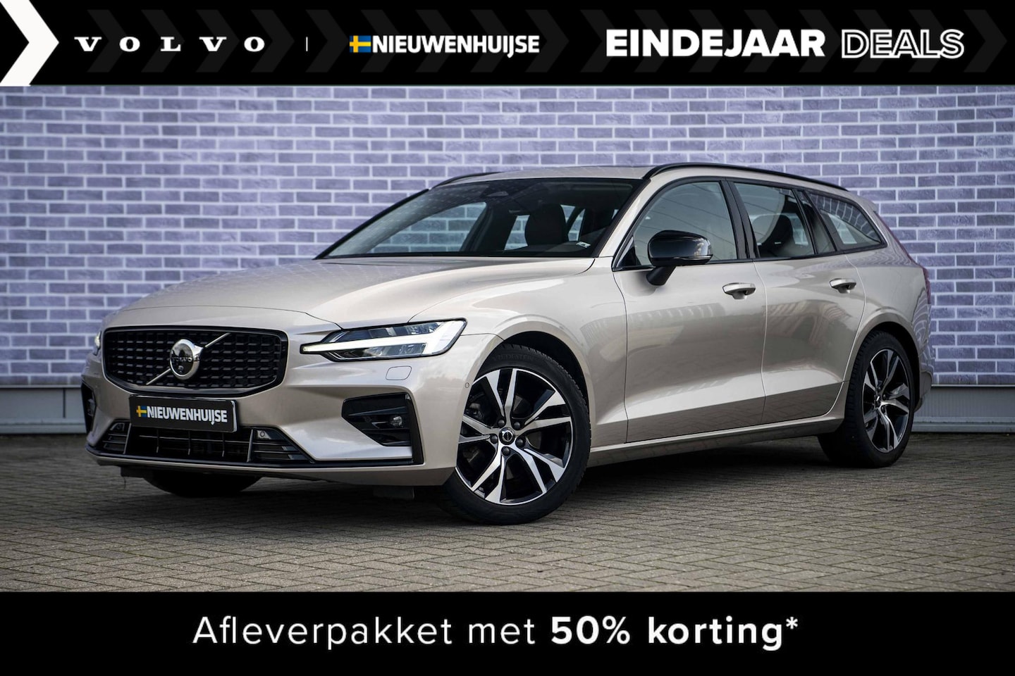 Volvo V60 - 2.0 B3 Plus Dark | Trekhaak | Panoramadak | 360 Camera | Standkachel | Stoel en Stuurverwa - AutoWereld.nl